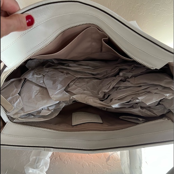 NWT TAYLOR EYELET LEATHER CARRYALL (COACH F27391) - Picture 10 of 13